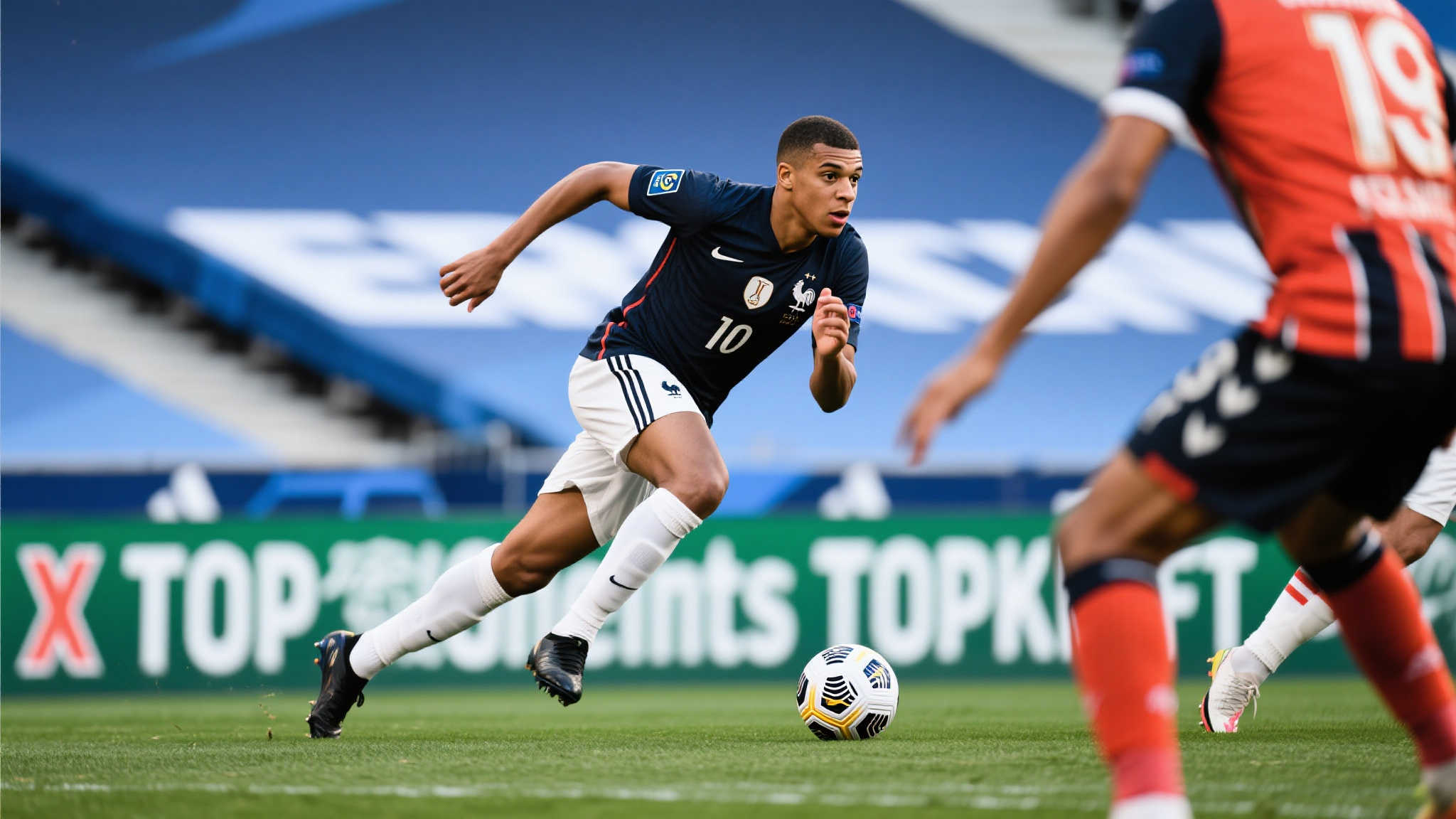 揉合速度与技术，以高效突破闻名全球，这位法国飞翼正